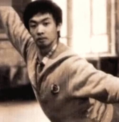 有种"整容"叫金星年轻时,穿上军装的那一刻,man到不敢认!