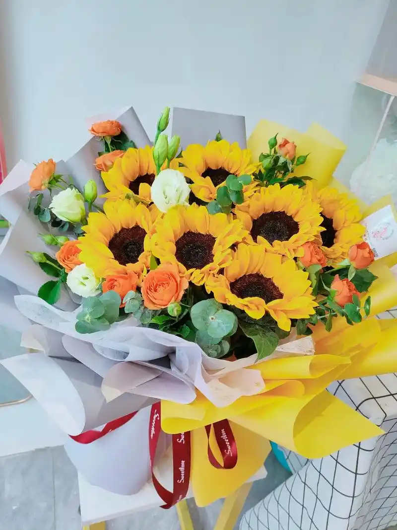七支向日葵花束97  灰 黄色纸做外包装  愿你高考 旗开得 - 抖音