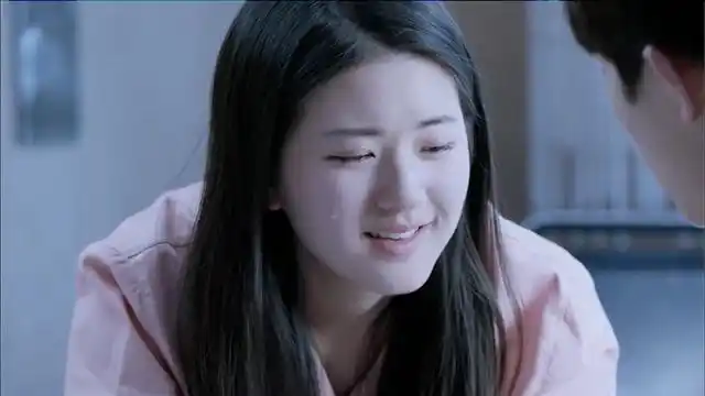 蓝色生死恋:赵露思演技真好,美女懂事得让人心疼,得绝症不愿连累家人