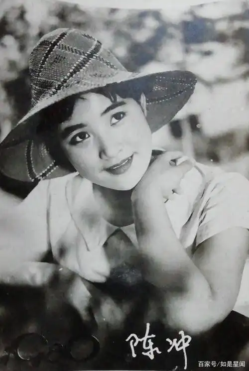 陈冲一组早期青涩照只靠一个赵小花角色就永载电影史册
