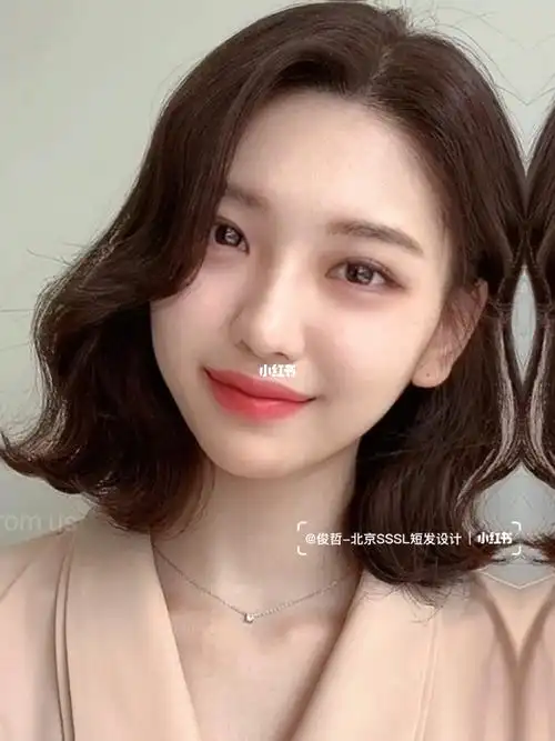 显气质一定不能少了这款短发发型气垫烫