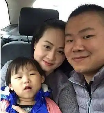 岳云鹏深夜晒照,仅11个字和一盘饺子,就能看出老婆多