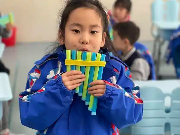 自制乐器乐享生活山师附小2021级2班开展家长讲堂活动