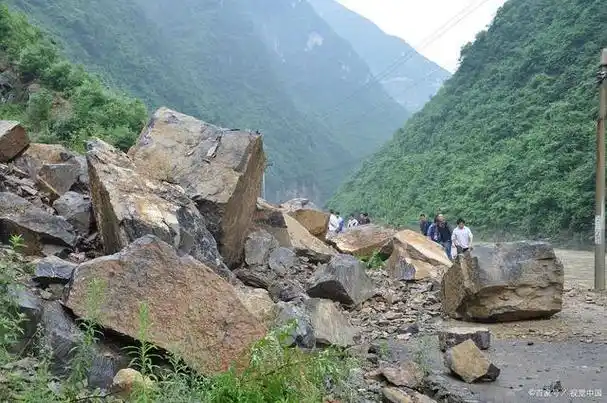 痛心!广西玉林市因特大暴雨造成多地山体滑坡,目前已7死3失联