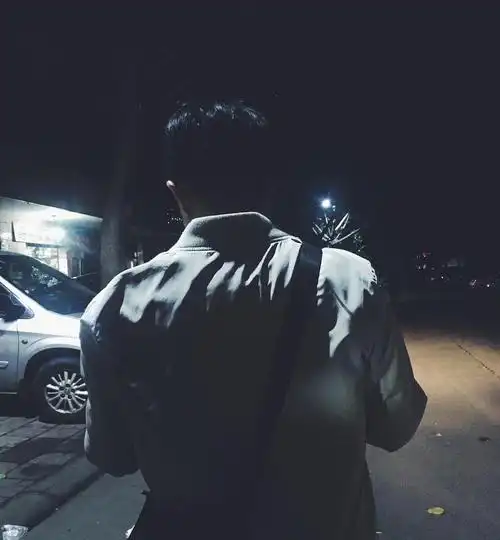 背影可以来一张还是露半张脸吧赞