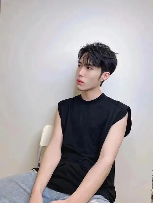 一款帅气十足的王嘉尔同款发型!帅炸了!推荐长度:5cm