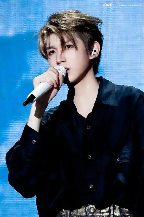 与王源十年璀璨共往##王源新专辑客厅狂欢