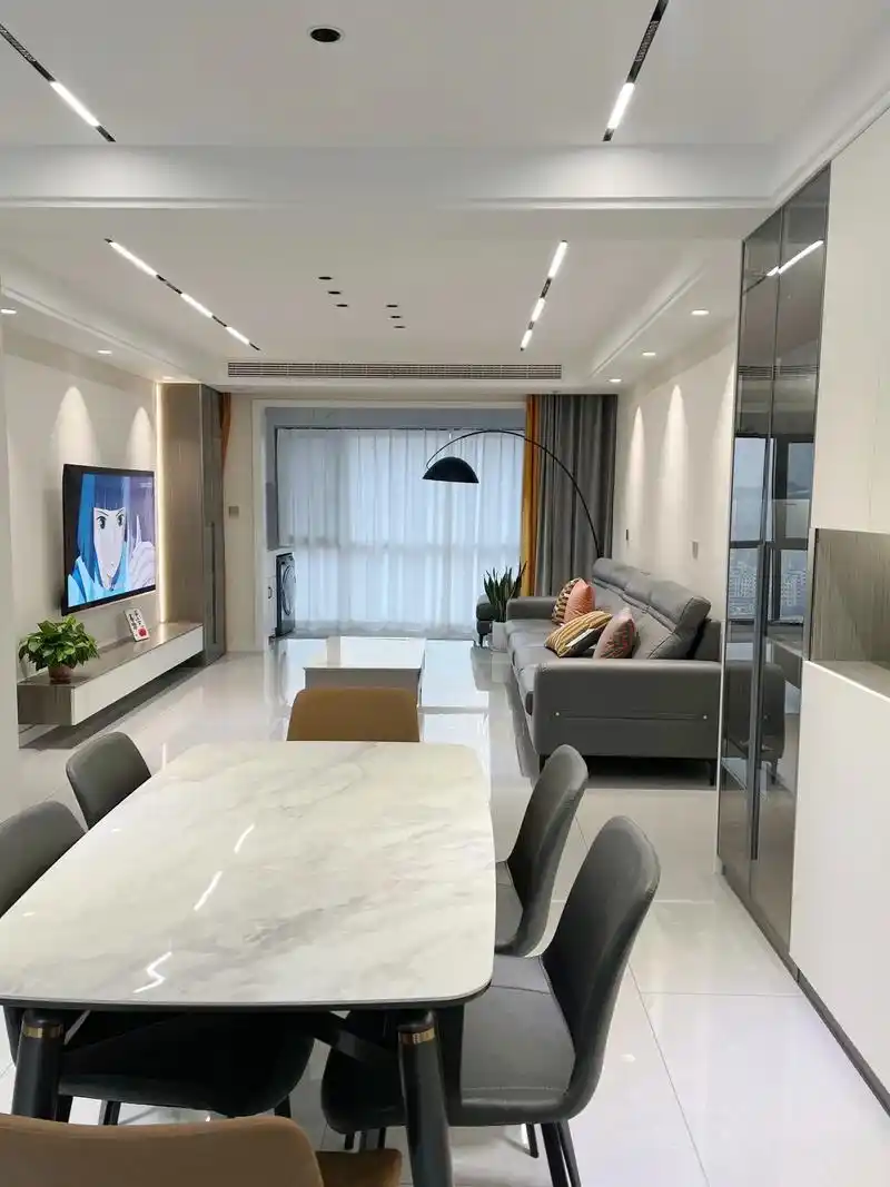 没什么大本事,就是硬装13万装出了一个温馨好看的家,建面130平