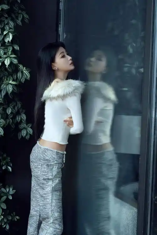 孙怡:窈窕魔鬼身材 魅惑眼神 好勾人!_黑长直_上衣_网络