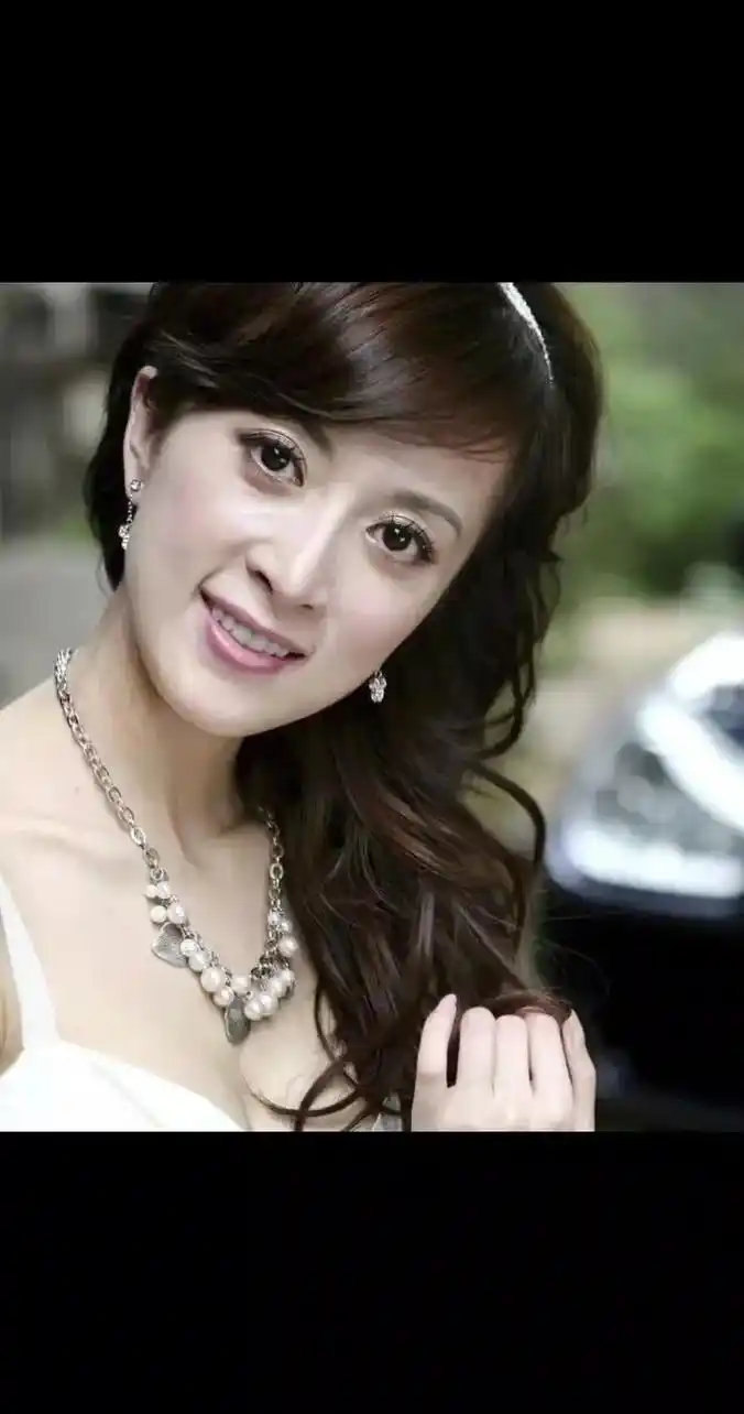 身材高挑,窈窕贵气金巧巧.#清纯甜美 #优雅知性 #女性魅力 - 抖音