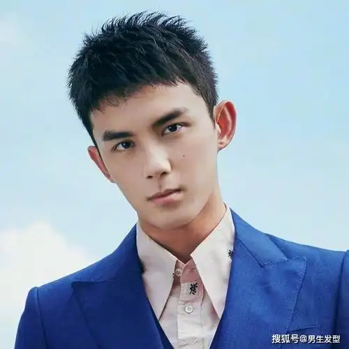 原创20岁男生发型别剪太成熟,这4款造型刚刚好,时尚,减龄,帅气