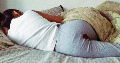 来月经并不malu 14岁少女首次经期沾衣服,遭老师羞辱后自我了断!