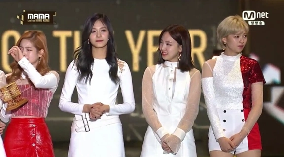 2016mamatwice夺最佳年度歌曲奖泪崩