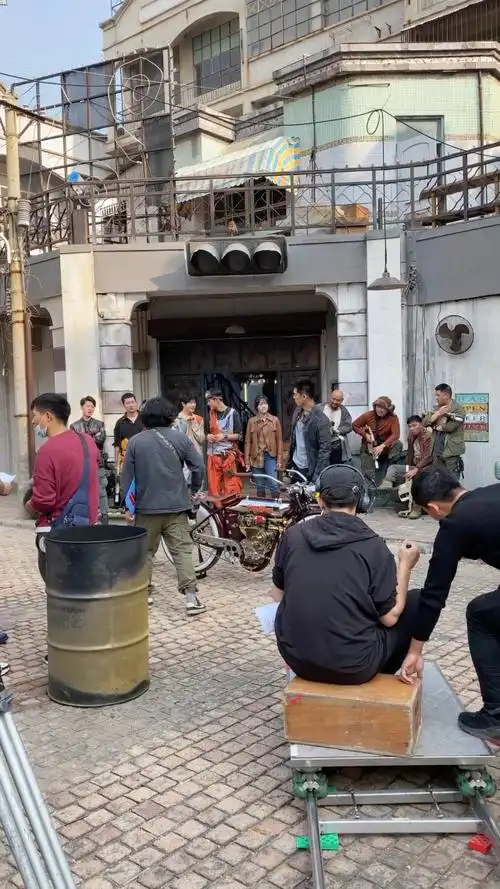 剧组拍戏现场,全部主要演员都在场了