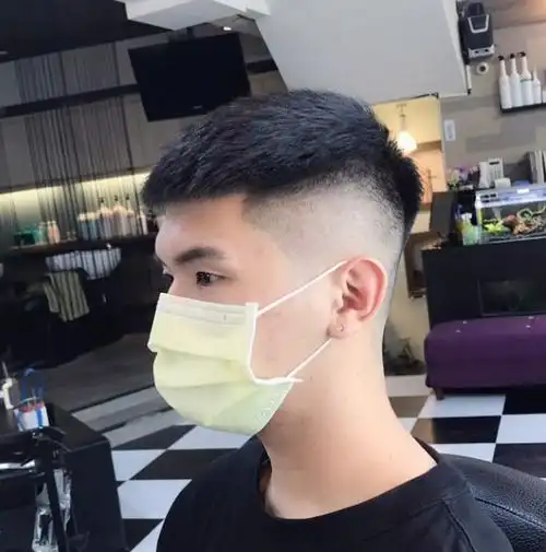 第1款:清爽短盖头发型