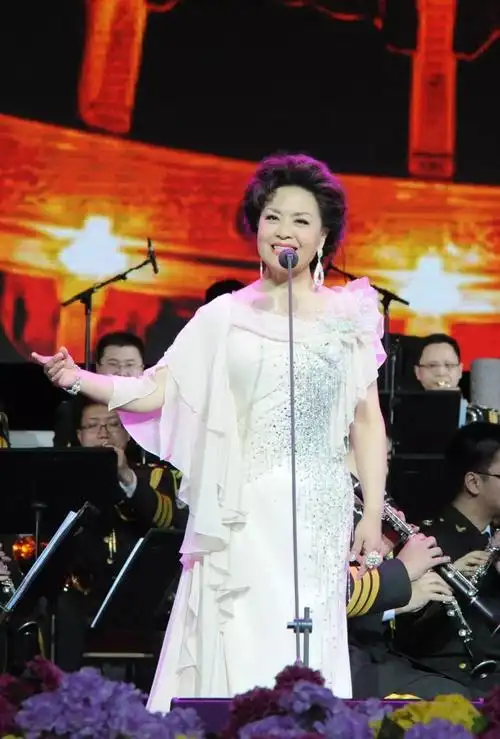 著名女高音歌唱家韩芝萍新歌假日的海滩