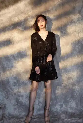 万鹏黑色星光裙优雅写真图片66
