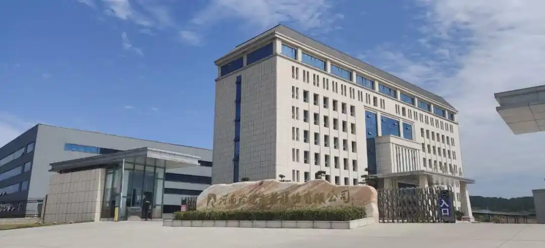 羚锐制药董事长熊伟荣获全国五一劳动奖章