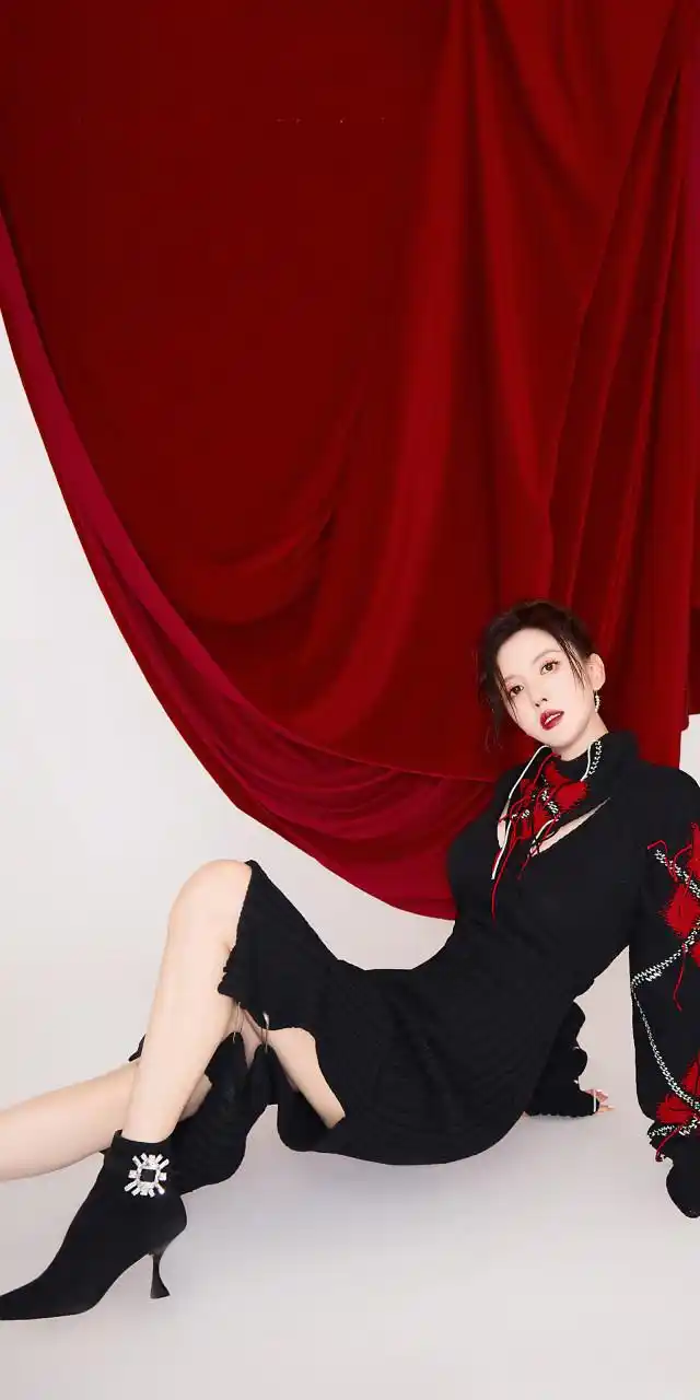 张萌时尚新娘杂志壁纸封面