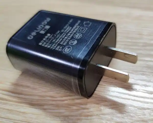 德力普2块8毛买的白菜充电头