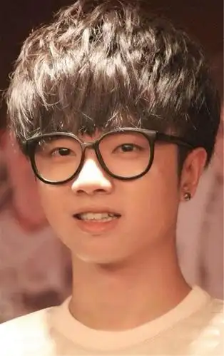 30岁的华晨宇为何还不结婚?看完他的经历,一般人确实配不上他!