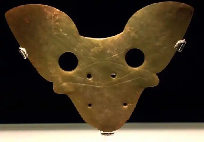 馆藏红山玉器工上自然态质变(1)