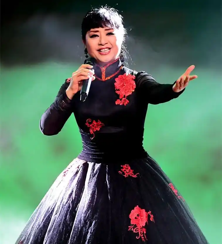 殷秀梅:结婚当天就准备离婚,42岁再嫁法国豪门