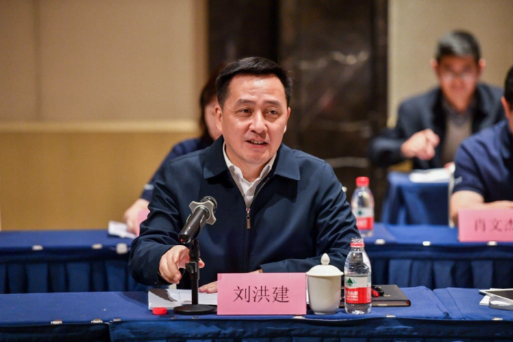 青腾大学产业学院与大理签署合作协议 共创产业实践基地