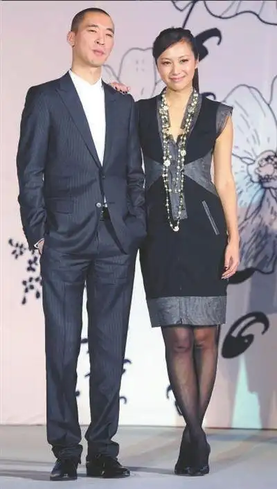 黄立行带辣妹过夜 经纪人:是一起看dvd