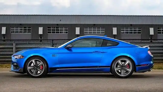 和雪佛兰科迈罗不同的是,2020款野马排放满足欧六要求,所以仍能买到2.