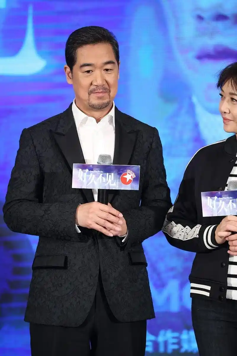 最近有网友晒出一段张国立在重庆大学美视电影学院开