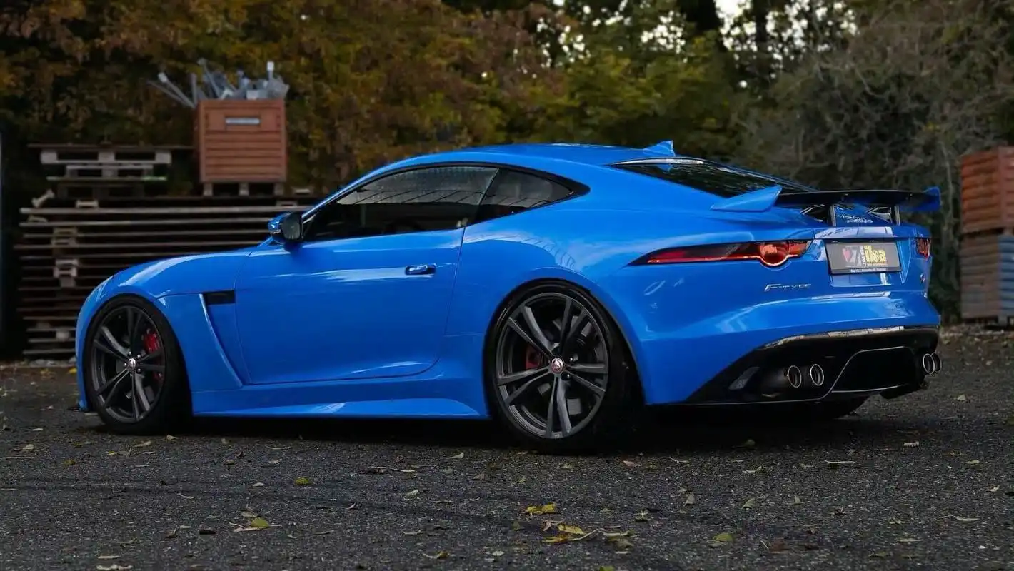 英国蓝色跑车捷豹f-type svr,限量150辆,价值158.60万