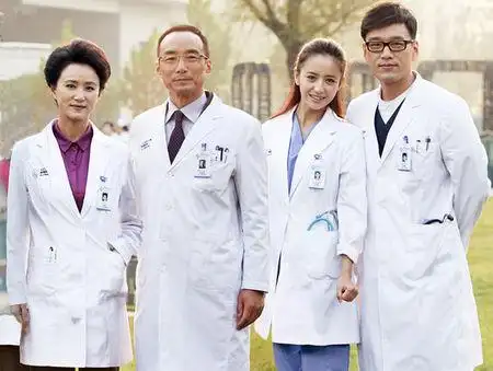 国产医疗剧因为专业性不足,剧情狗血频频遭到观众诟病,《产科医生》却