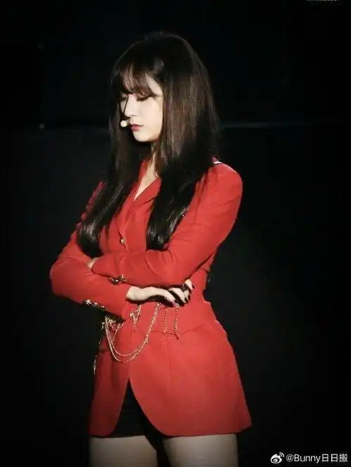 难得一见的刘海郑秀晶 奶酷奶酷的|郑秀晶|刘海_新浪新闻