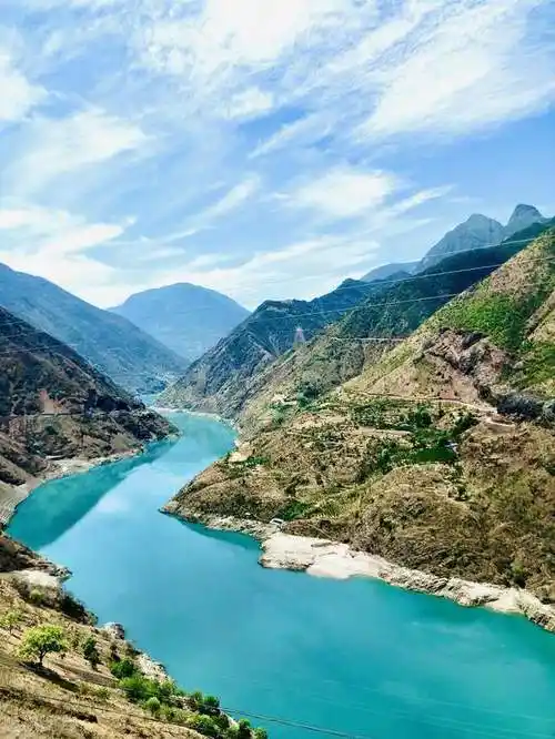 江山无限,万众仰瞻