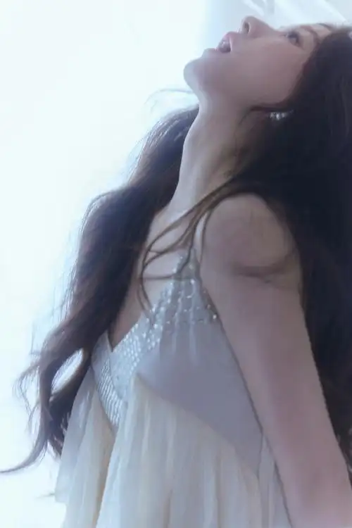 赵露思蓝色吊带裙#人间仙女,白色裙也很美有多少人吃@赵露思的微博的