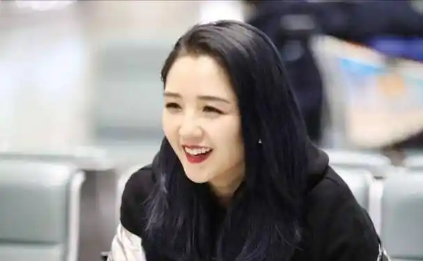 原创分手初恋分手释小龙与前夫互撕的她如今一人养4娃真不容易