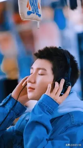 王源的这组寸头造型真的太可了!有种心动的感觉呢