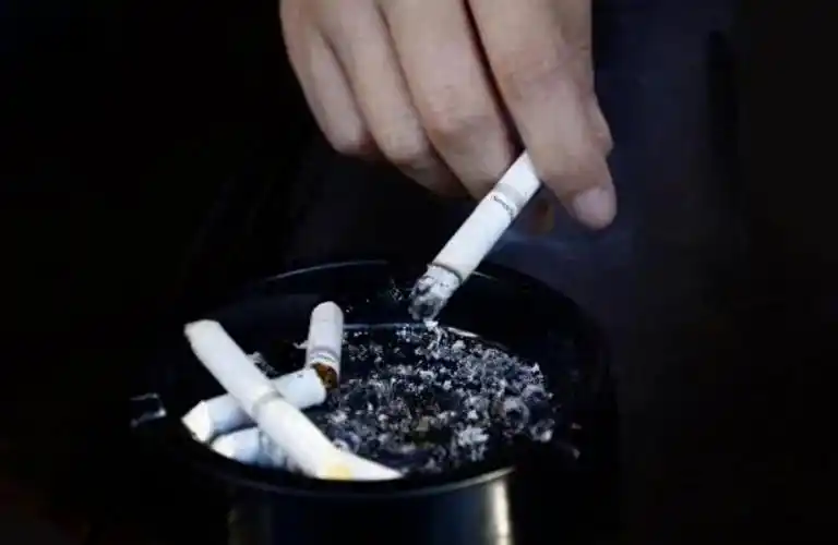 抽烟不抽多就可以?提醒:这3种人真不建议抽,别拿健康开玩笑_腾讯新闻