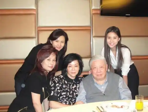 男友入狱给她留百亿,她苦等15年不嫁,却送前夫儿子上亿豪宅_毛玉萍