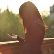 唯美低头头像女生图片低头不语的女生满脸思念