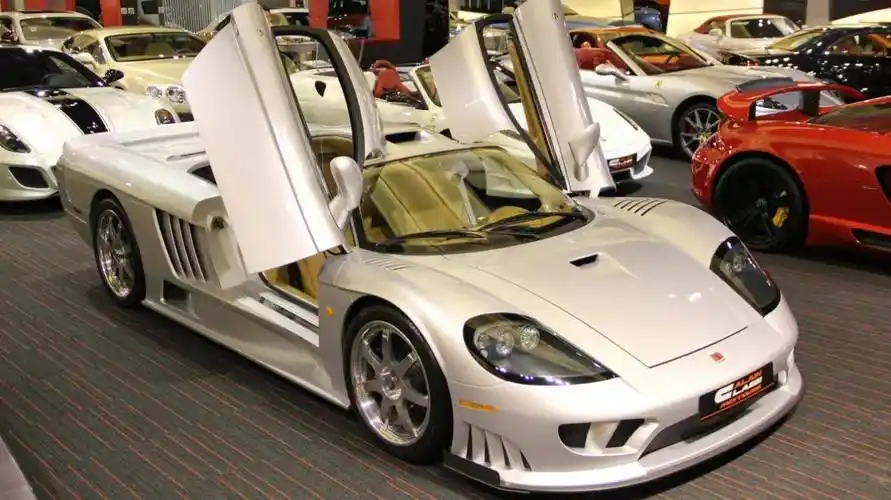 当时唯一成功的是梅赛德斯-奔驰clk gtr.