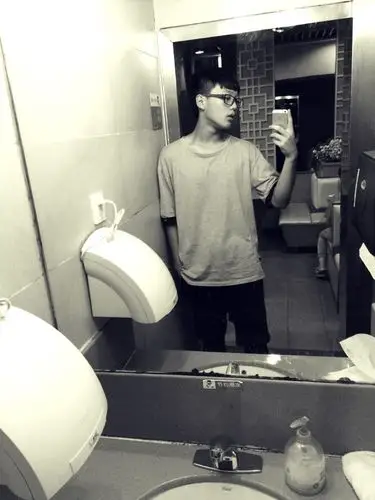 男身高174体重130斤左右,请问这身材怎么样?有图