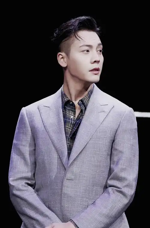 简介:陈伟霆图片 陈伟霆西装帅气高清图片,分享一组陈伟霆图片给大家