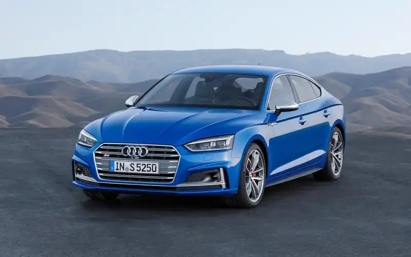 高清晰2017款奥迪s5轿车壁纸