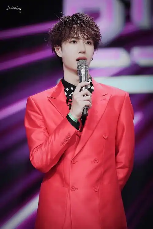 180603 创造101第三次公演录制 @uniq-王一博 cr:logo