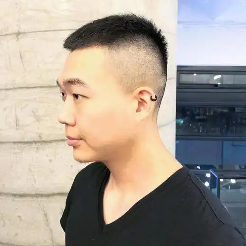 九款男生发型让你帅的与众不同