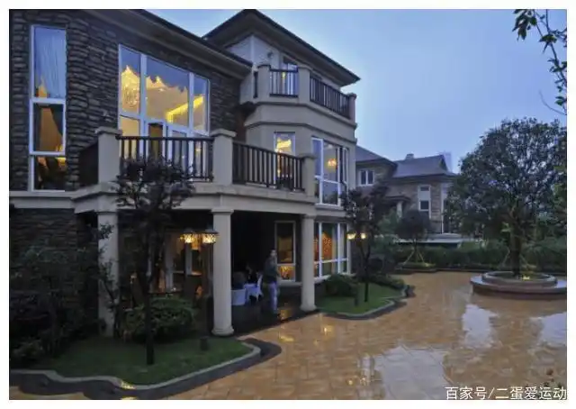 李湘的豪宅曝光,庭院设计让人眼红,真实贫穷限制了你的想象