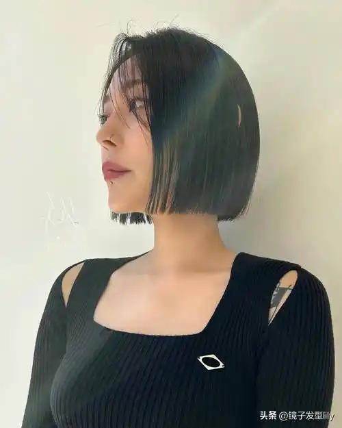 越简单越时尚,一刀切直发波波头,你的发型新选择