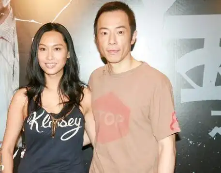 最后朱茵为女儿起名"黄莺",因为她喜欢这种鸟,英文名就由黄贯中起,叫"